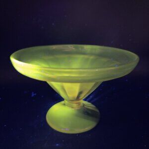 Mid Century Amethyst Footed Glass Bowl Manganese 365nm UV Glow Centerpiece Dish